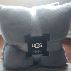 NWT UGG Polar Decorative Pillows (2pk)